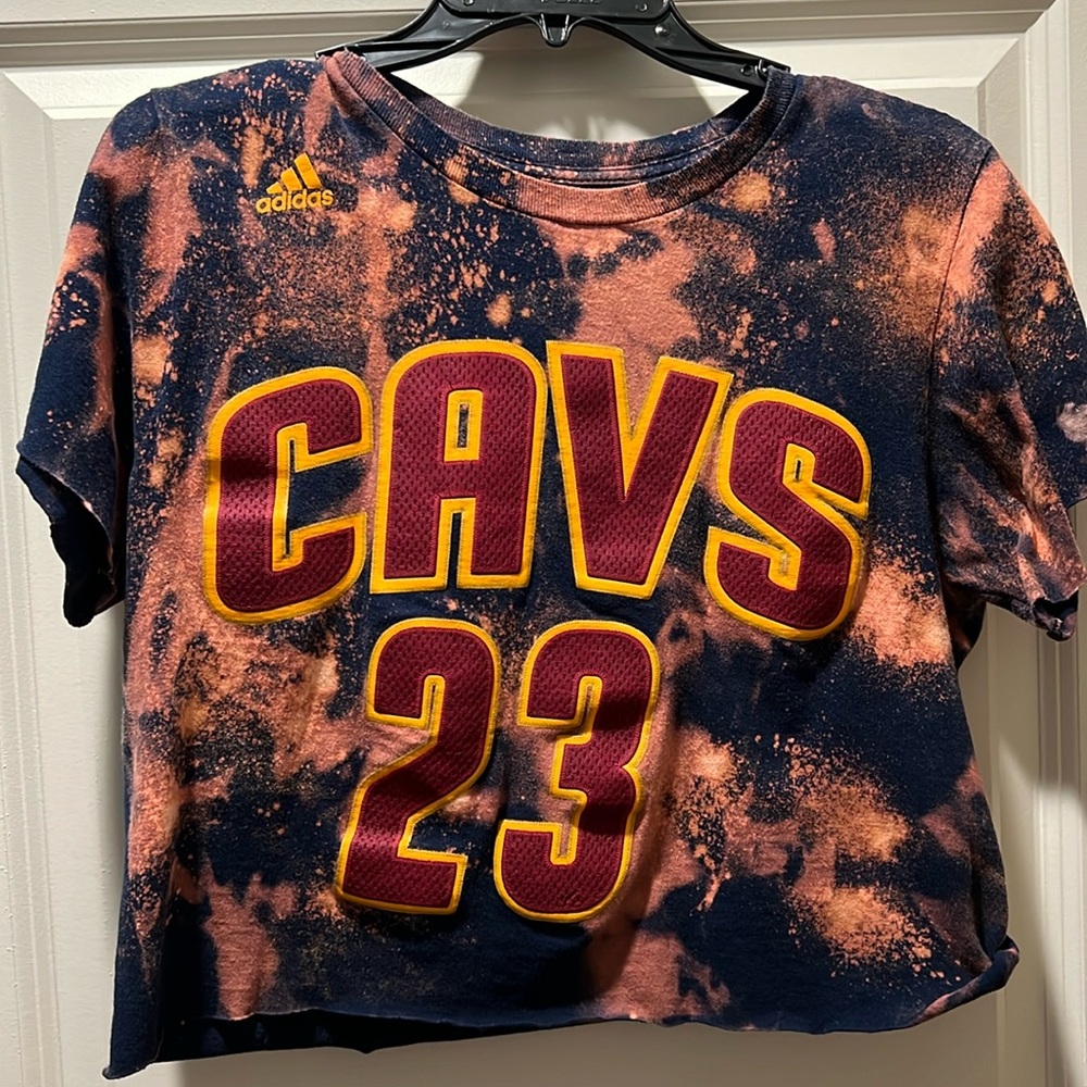 Cropped Cavs T-shirt